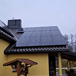 Saulės elektrinė šlaitiniam stogui